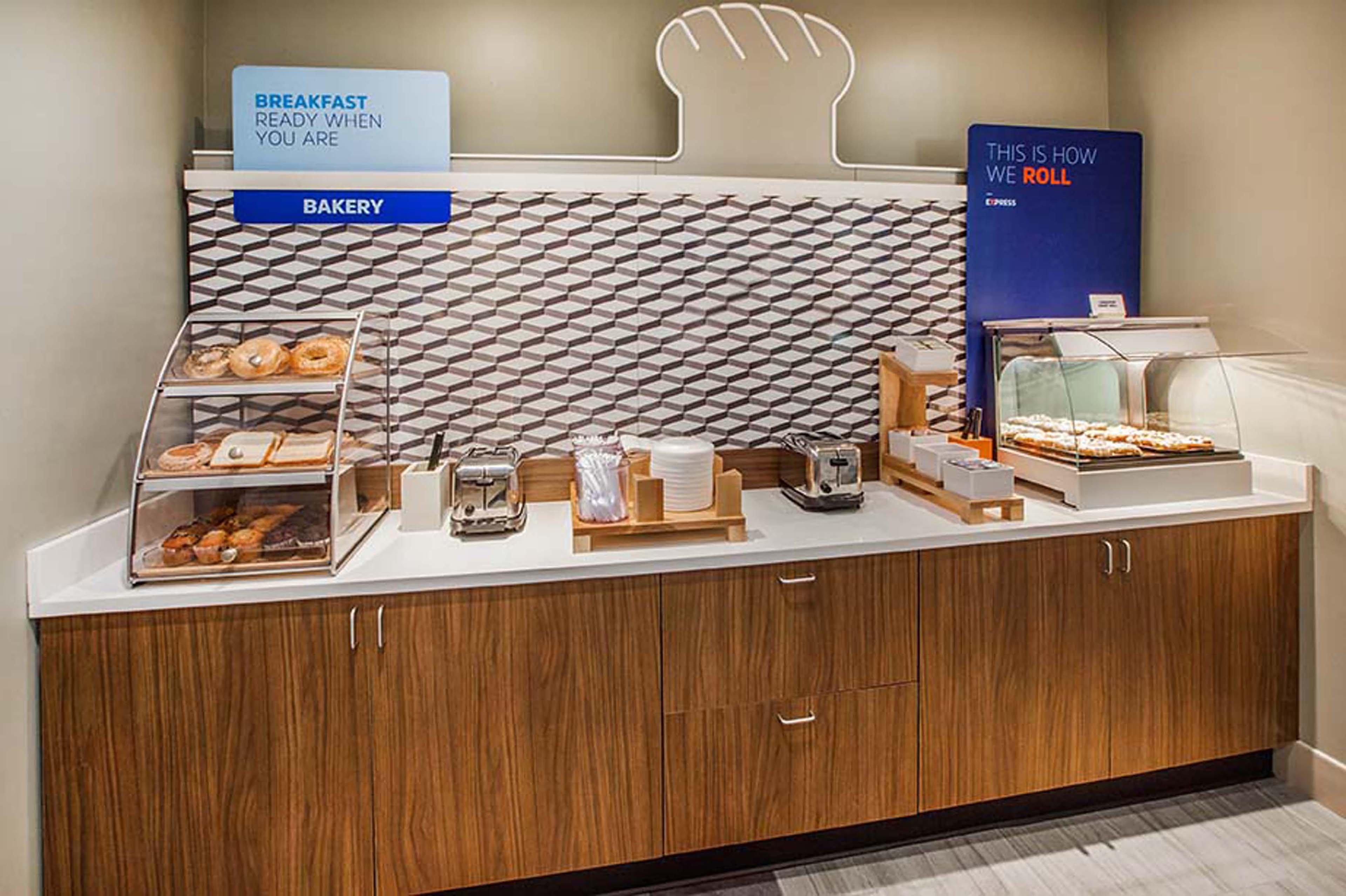 Holiday Inn Express Roseville-St. Paul By Ihg Exterior foto