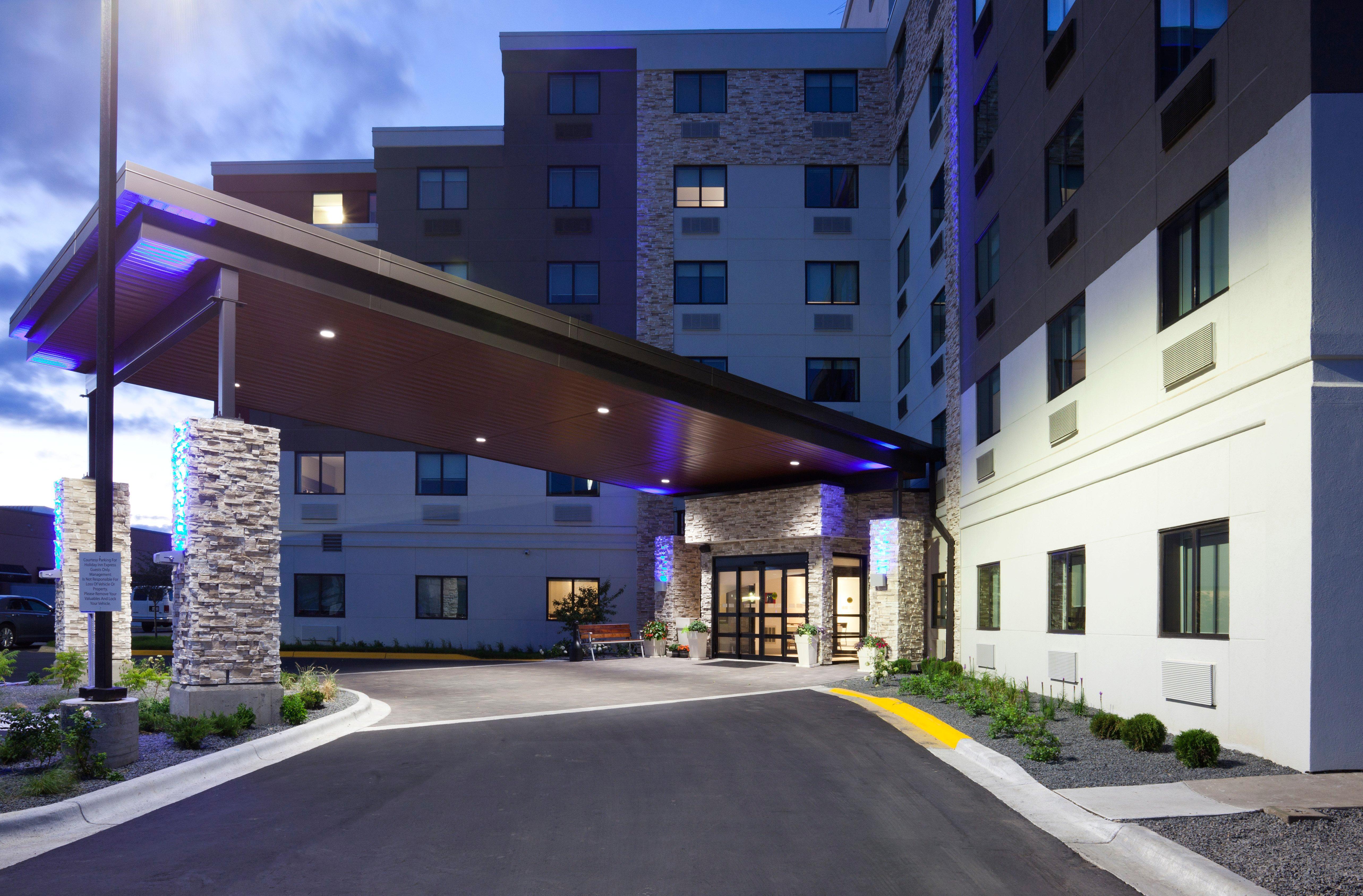 Holiday Inn Express Roseville-St. Paul By Ihg Exterior foto